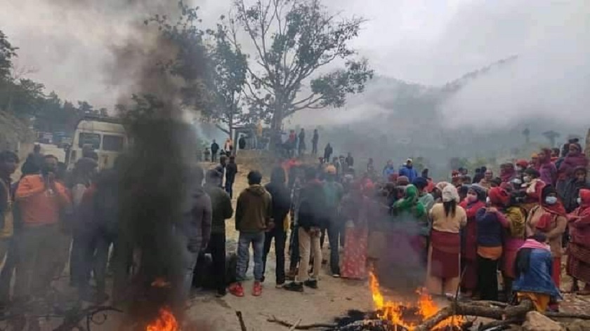 गाडी ठक्करबाट वडाध्यक्ष कार्कीको निधन, राजमार्ग अवरुद्ध