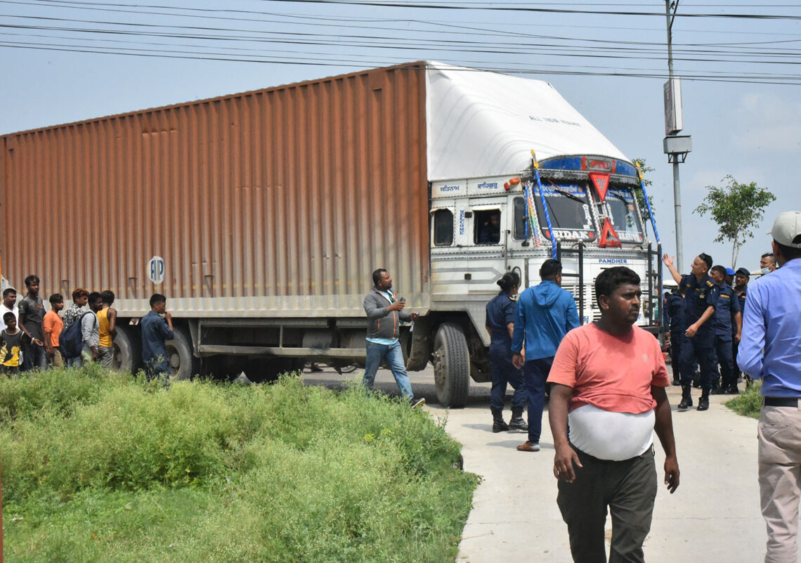जमुनाहबाट भारत तर्फ जाँदै गरेको कन्टेनर नियन्त्रणमा