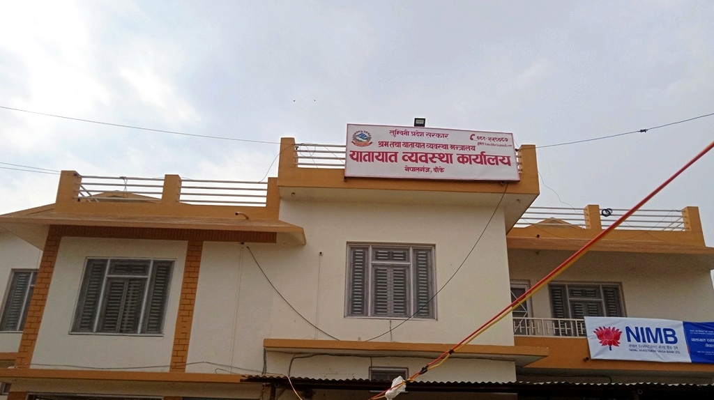 भाडाकै भवनमा सेवा दिदै यातायात कार्यालय नेपालगंज