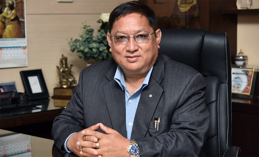 चितवन २ मा आफूलाई निर्वाचित घोषणा गर्न माग गर्दै आयोग पुगे उमेश श्रेष्ठ