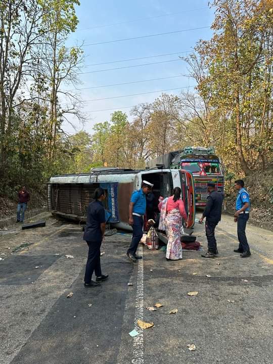 अगैयामा बस दुर्घटना, दुई बालक सहित १३ जना घाइते