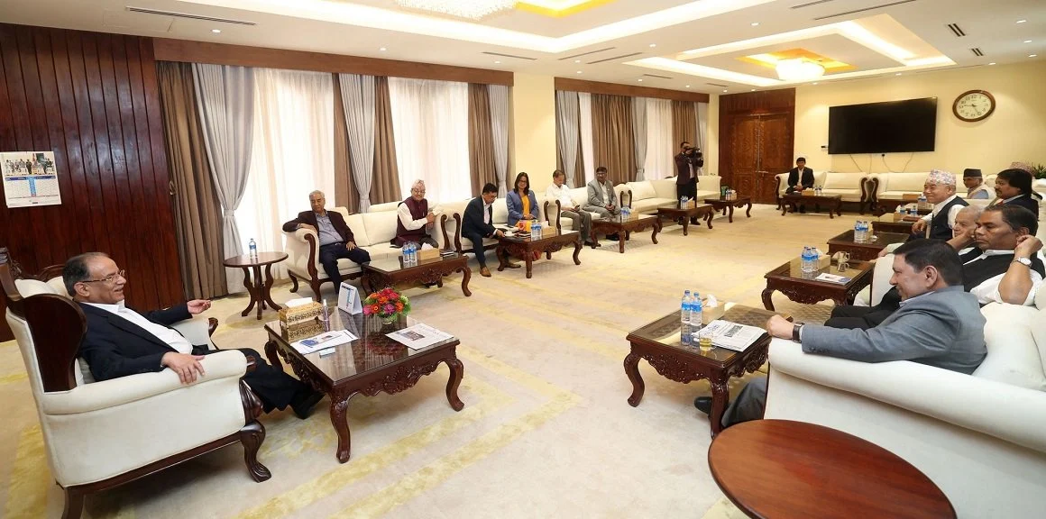 बालुवाटारमा सत्तारुढ सात दलको बैठक